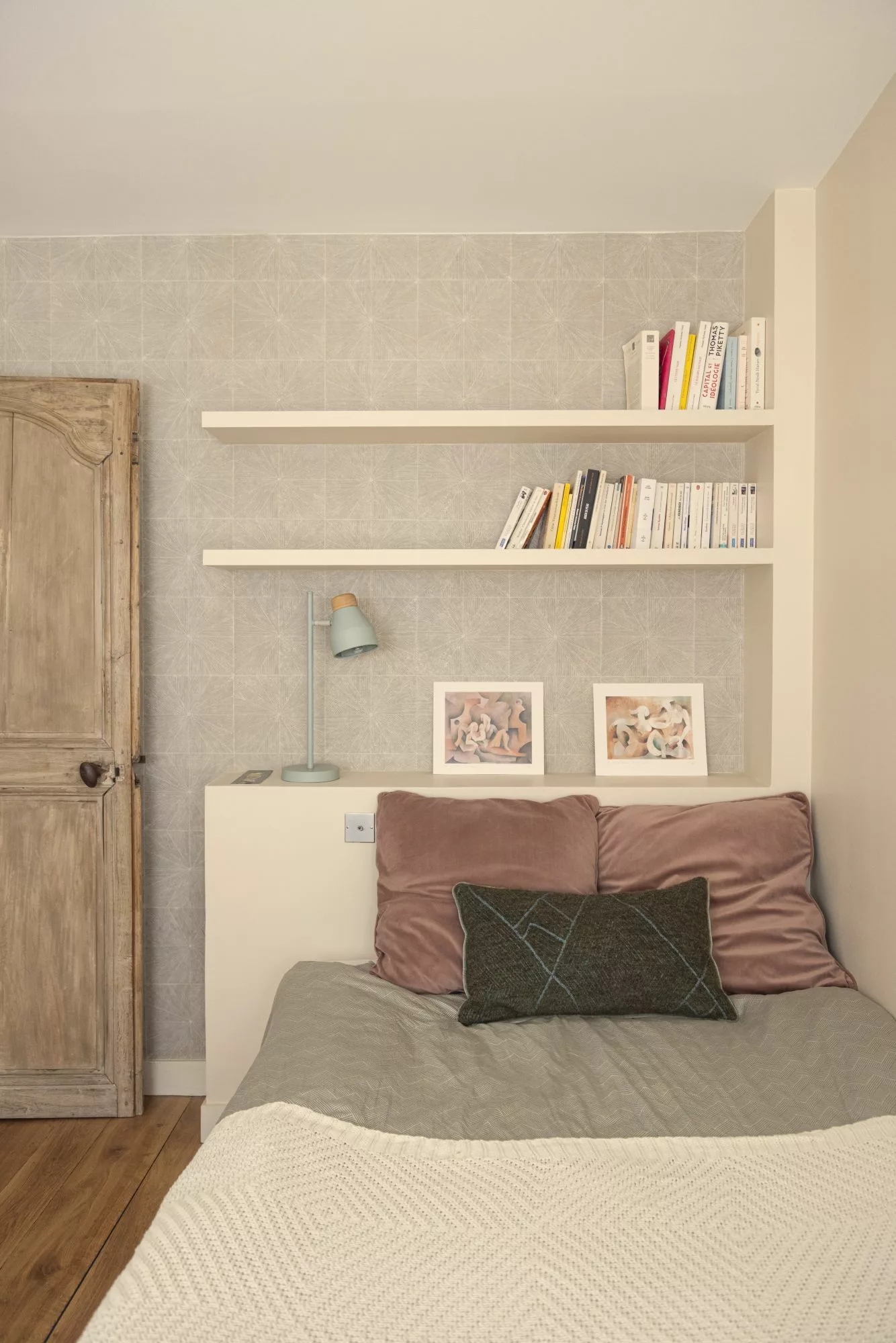 Chambre tete de lit etagere